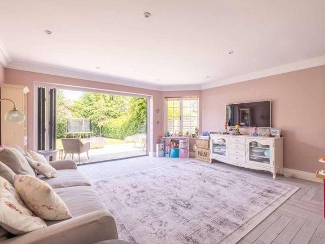 4 bed house for sale