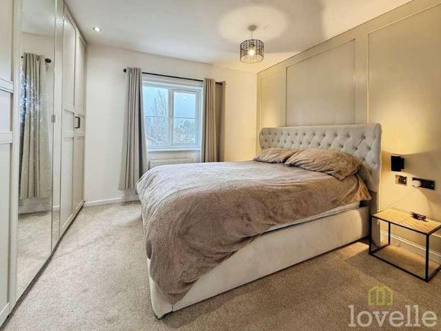 4 bed house for sale