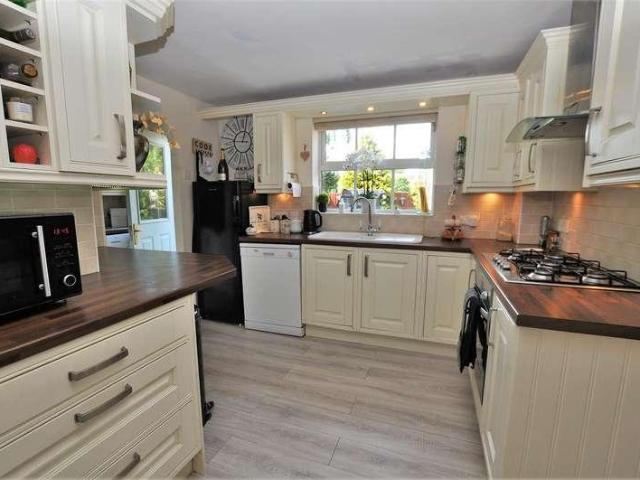 4 bed house for sale