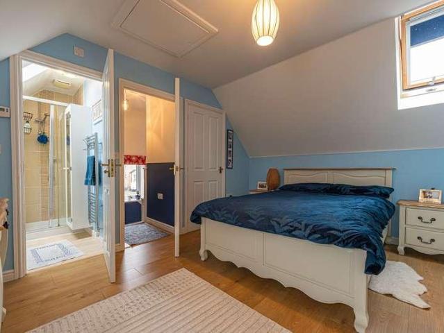 4 bed house for sale
