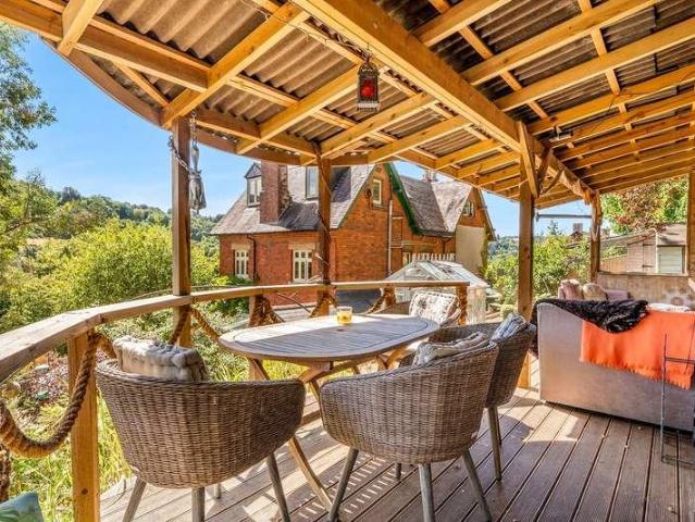 4 bed house for sale
