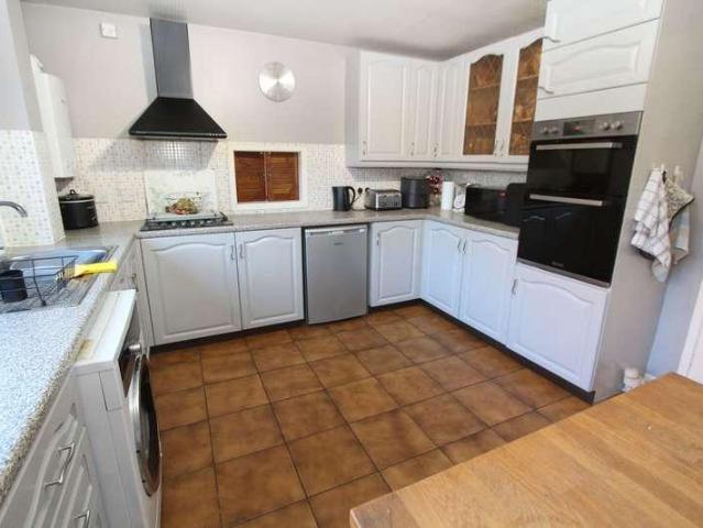 4 bed house for sale