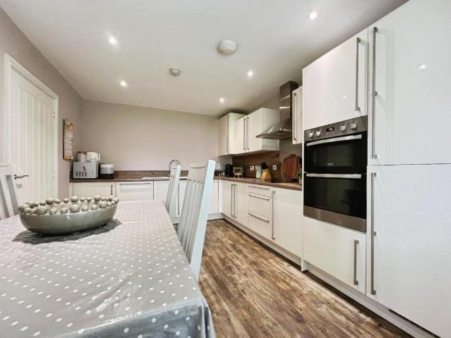 4 bed house for sale