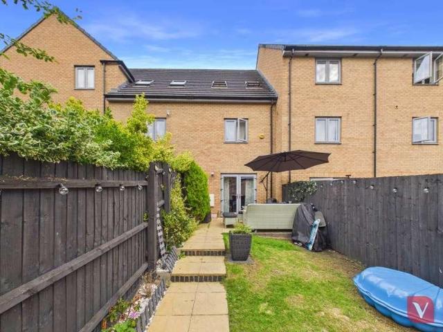 4 bed house for sale