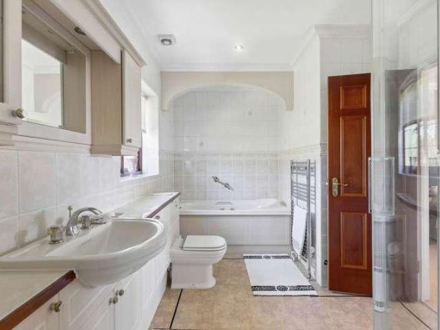4 bed house for sale