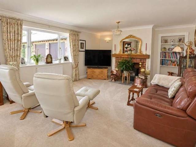 4 bed house for sale