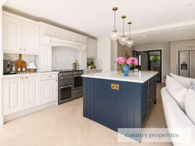 4 bed house for sale