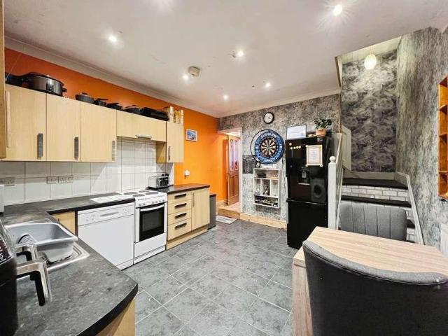4 bed house for sale