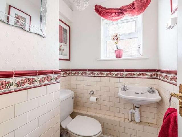 4 bed house for sale