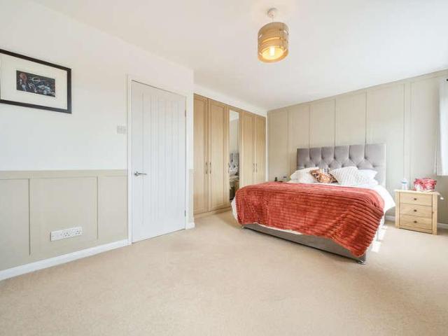 4 bed house for sale