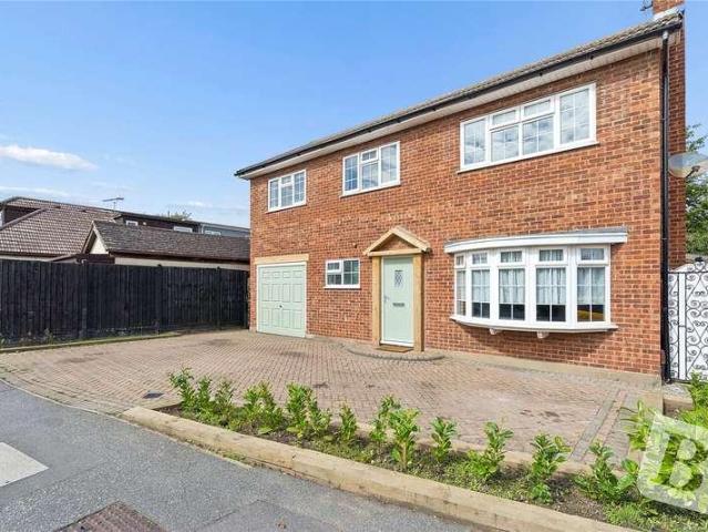 4 bed house for sale
