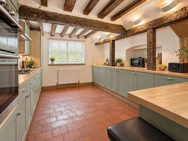 4 bed house for sale