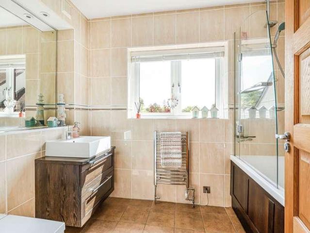4 bed house for sale