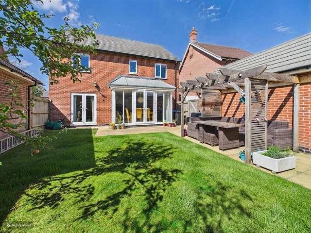 4 bed house for sale