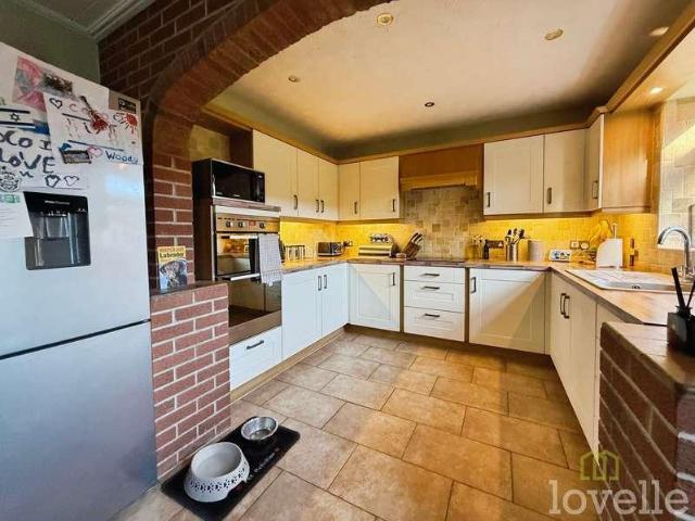 4 bed house for sale