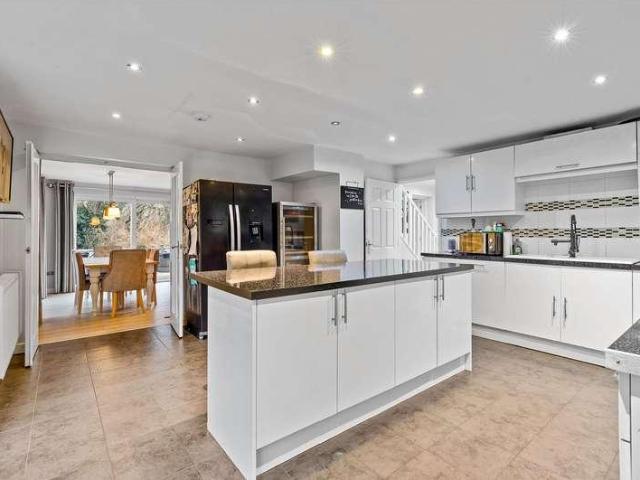 4 bed house for sale