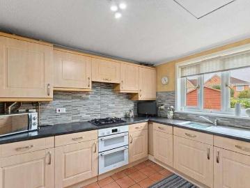 4 bed house for sale