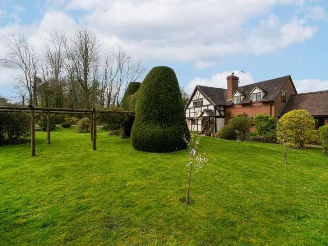 4 bed house for sale