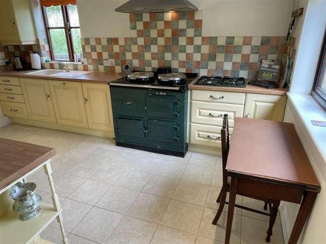 4 bed house for sale