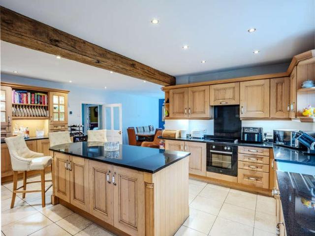 4 bed house for sale