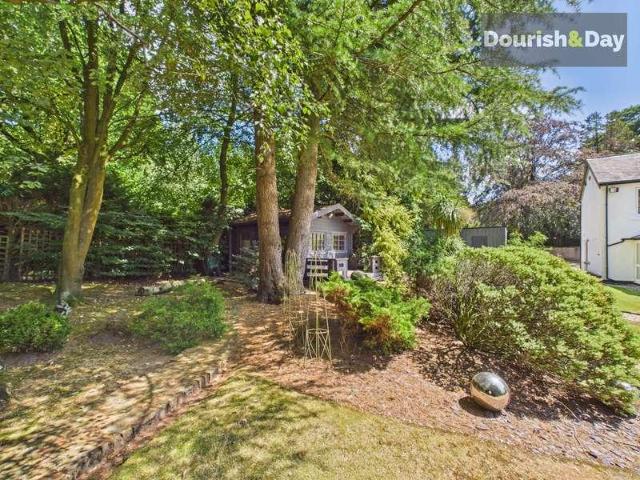 4 bed house for sale