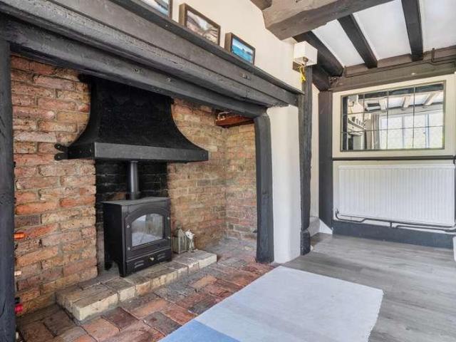 4 bed house for sale