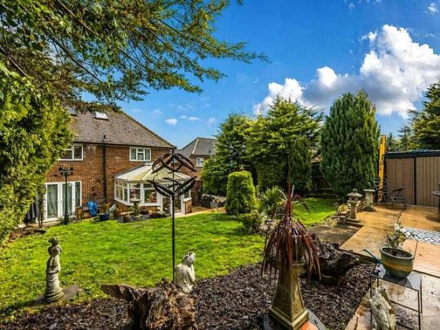 4 bed house for sale