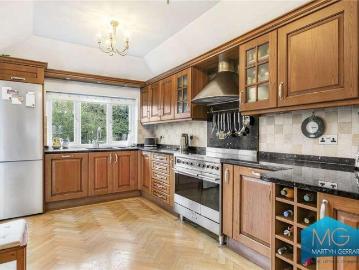 4 bed house for sale