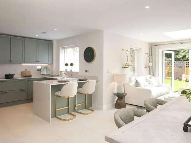 4 bed house for sale