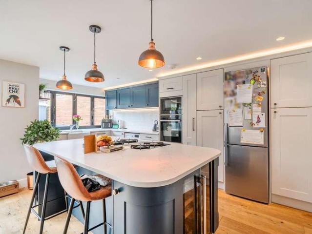 4 bed house for sale