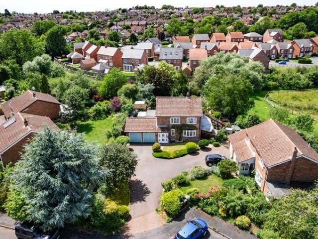4 bed house for sale