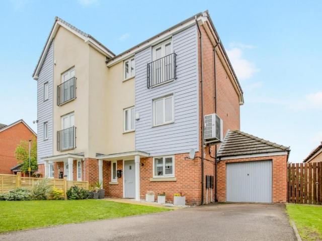 4 bed house for sale