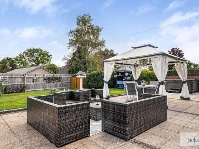 4 bed house for sale