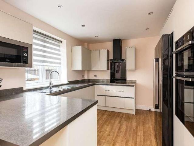 4 bed house for sale