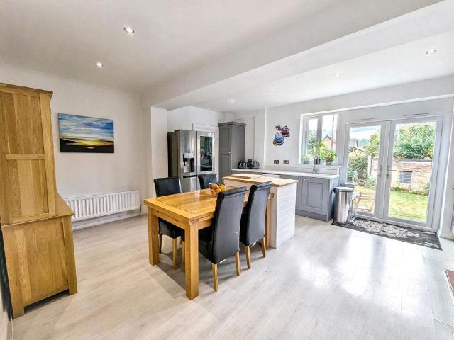 4 bed house for sale