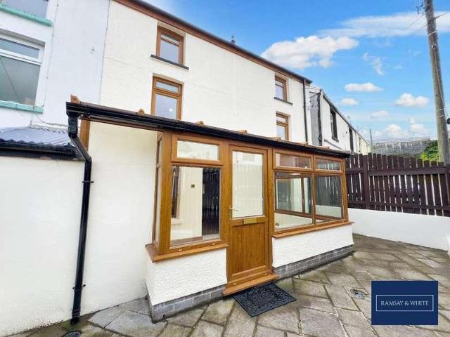 4 bed house for sale