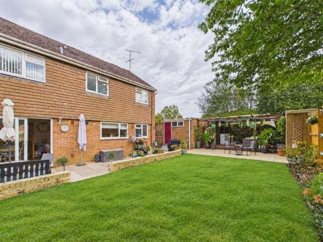 4 bed house for sale