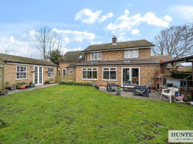 4 bed house for sale