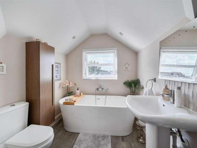 4 bed house for sale