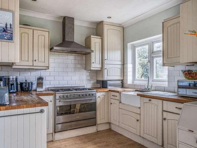 4 bed house for sale