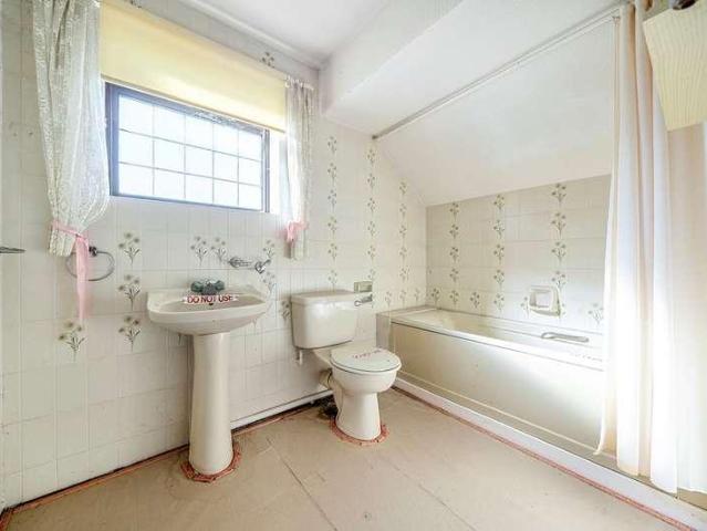 4 bed house for sale