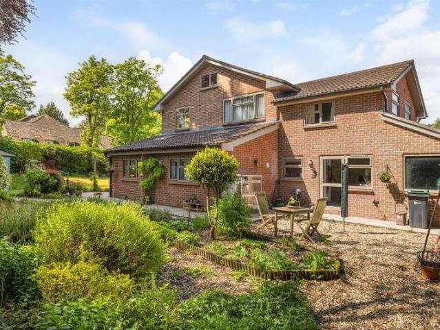 4 bed house for sale