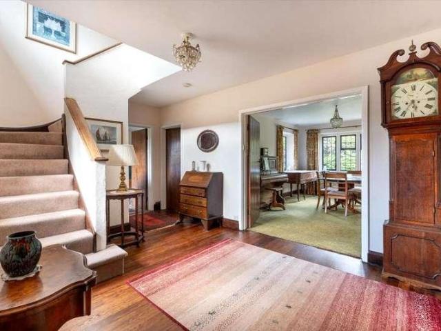 4 bed house for sale