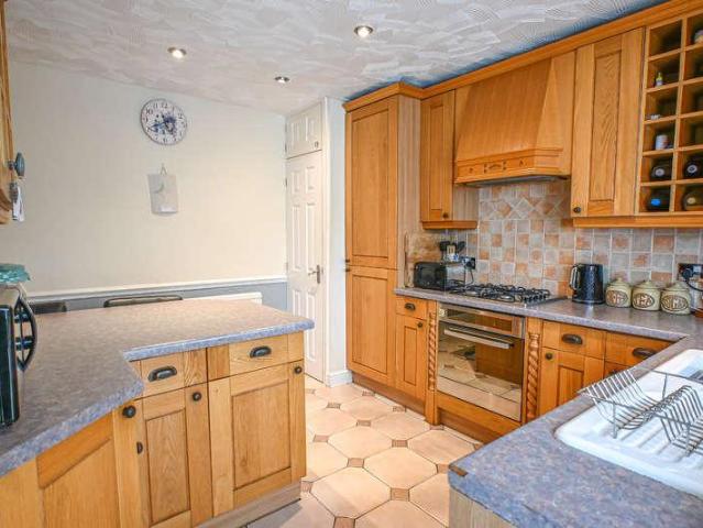 4 bed house for sale