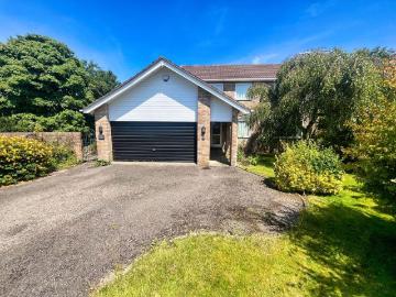 4 bed house for sale