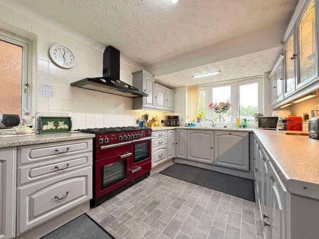 4 bed house for sale