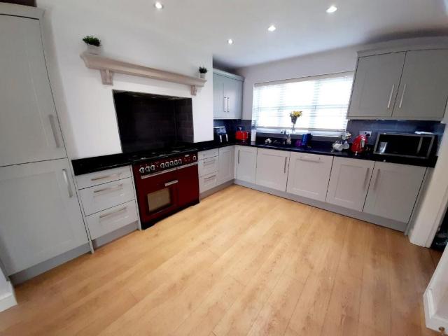 4 bed house for sale