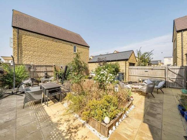 4 bed house for sale