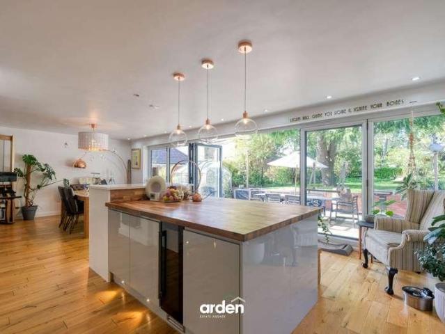 4 bed house for sale