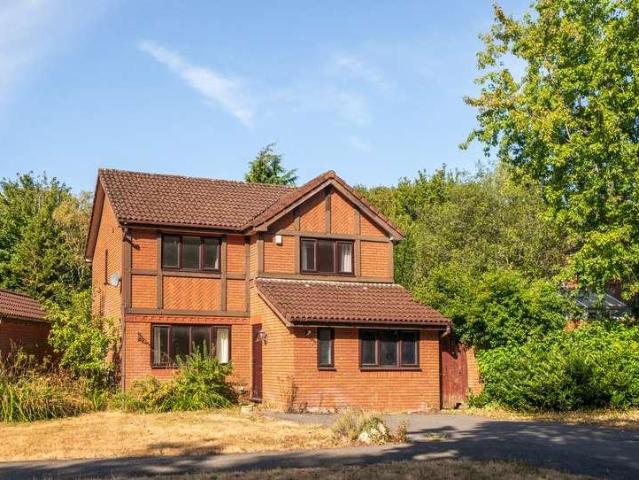 4 bed house for sale